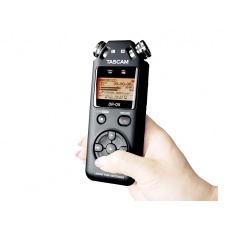 TASCAM DR-05X rejestrator reporterski wysokiej jakości wykorzystuje  kartę micro SD/SDHC/SDXC